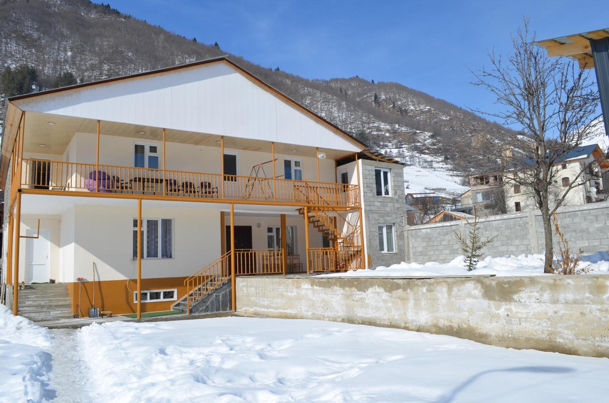 Guesthouse Qarim Mestia Ngoại thất bức ảnh