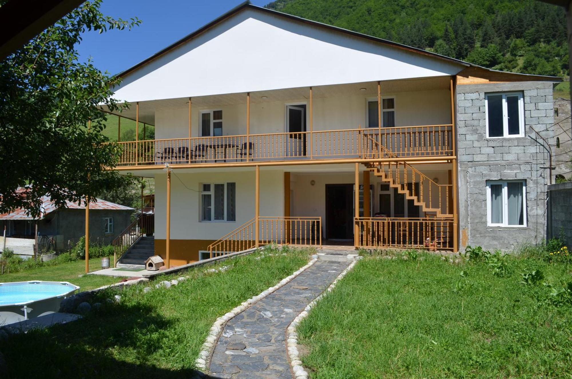 Guesthouse Qarim Mestia Ngoại thất bức ảnh
