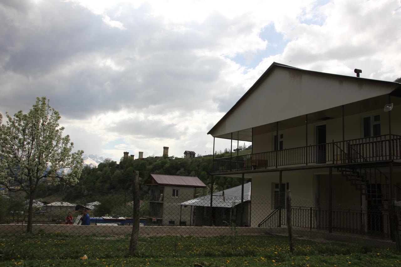 Guesthouse Qarim Mestia Ngoại thất bức ảnh