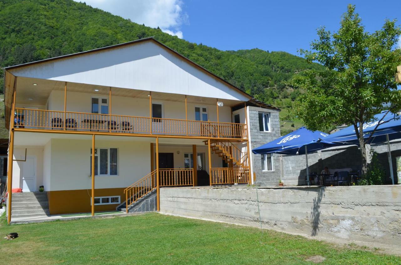 Guesthouse Qarim Mestia Ngoại thất bức ảnh