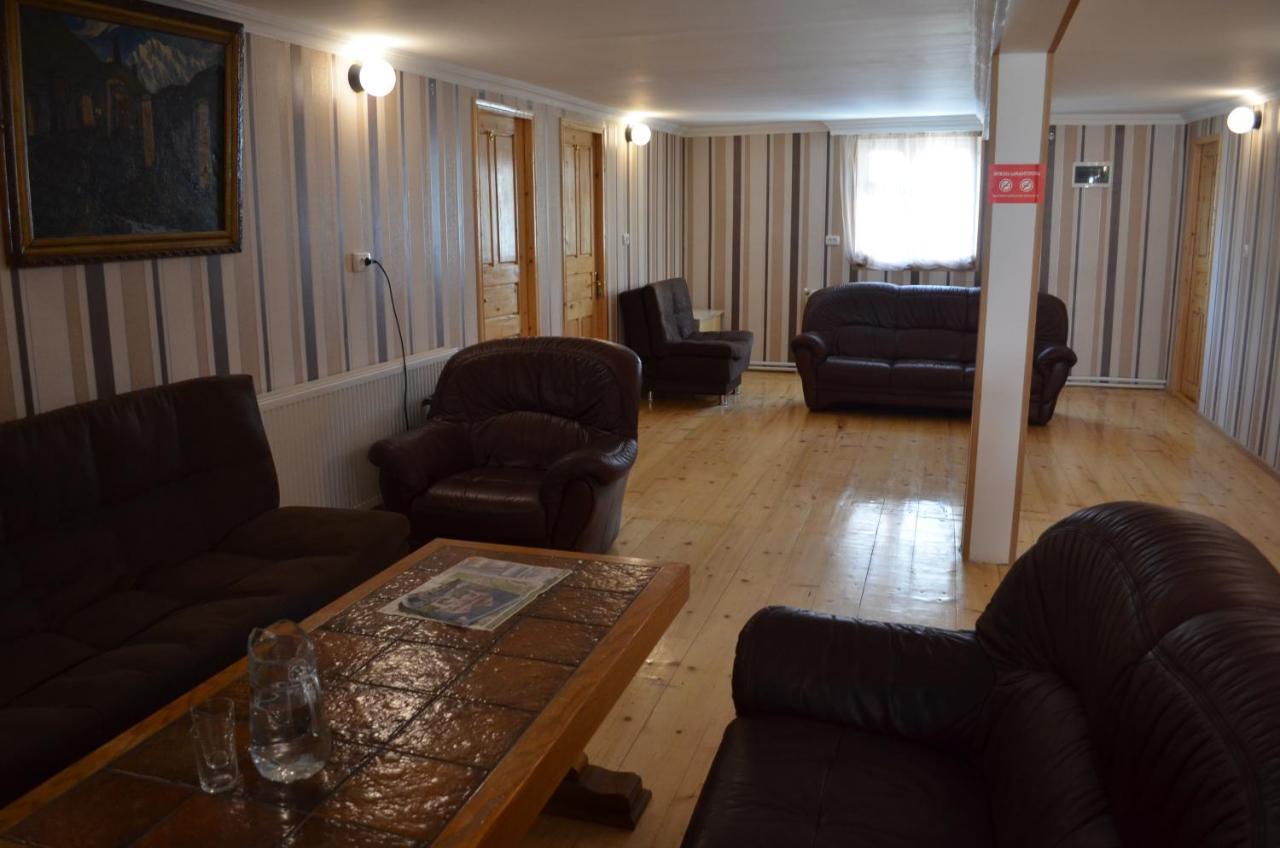 Guesthouse Qarim Mestia Ngoại thất bức ảnh